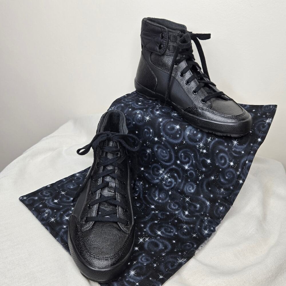 NWOT KEDS Black High-Top Sneakers Womens or Youth Size 7